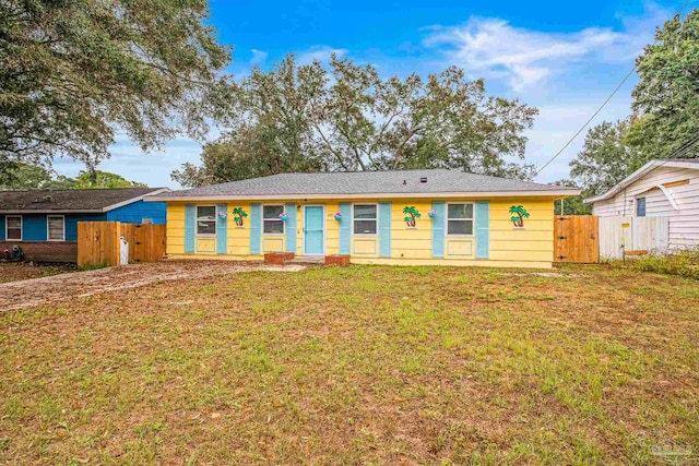 ranch-style home featuring a front yard