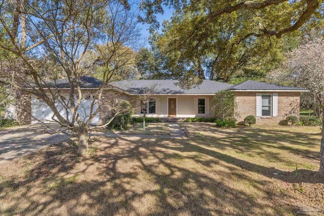 ranch-style home featuring a front yard, covered porch, and driveway