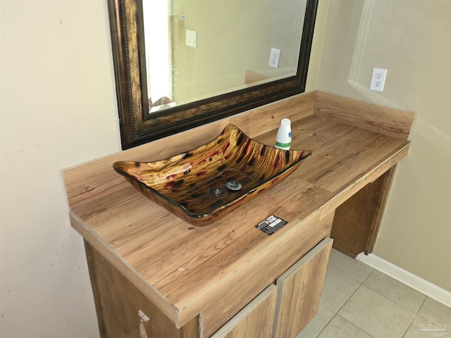 room details featuring baseboards