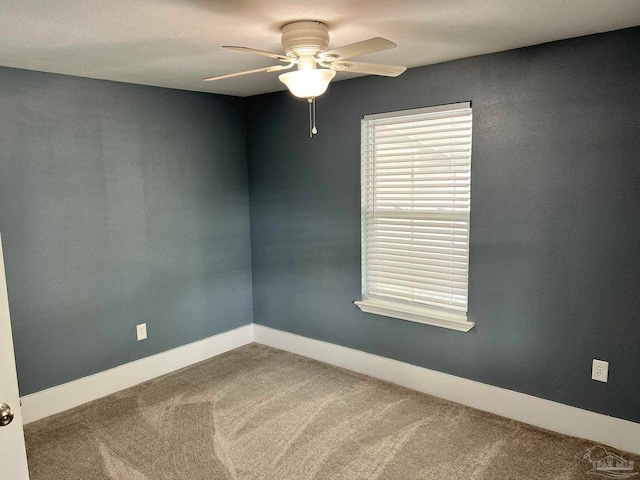 carpeted empty room featuring ceiling fan