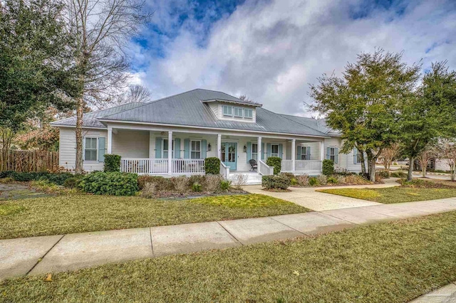 view of front of home with a front yard and covered porch