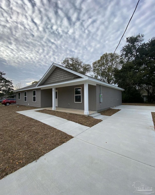 view of front of house featuring covered porch