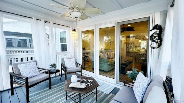 sunroom with ceiling fan