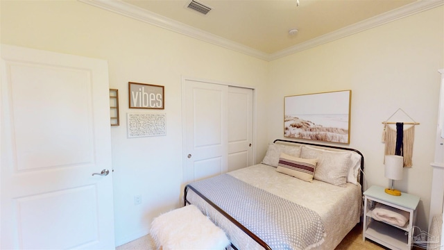 bedroom featuring crown molding and a closet