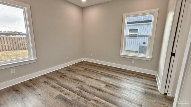 unfurnished room featuring ceiling fan and wood-type flooring