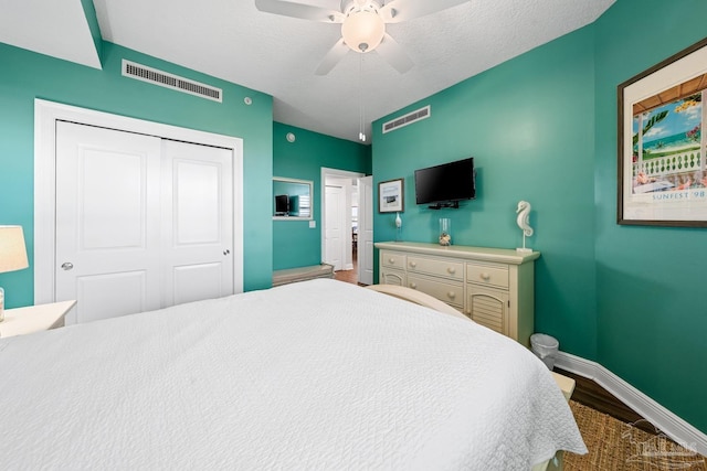 612 Lost Key Dr Unit 702-B, Pensacola, FL 32507 - bedroom with baseboards, a closet, and a ceiling fan