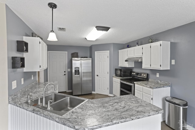 kitchen featuring a sink, a peninsula, under cabinet range hood, white cabinets, and appliances with stainless steel finishes