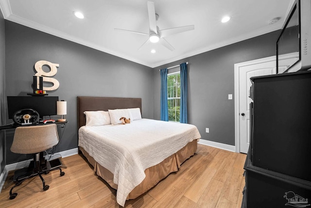 bedroom featuring light hardwood / wood-style floors, ornamental molding, and ceiling fan