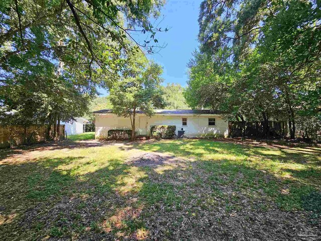 spare room with ceiling fan, concrete floors, and electric water heater