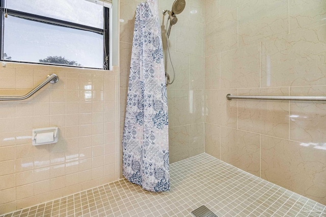 bathroom featuring a shower with curtain