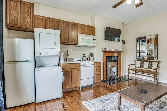 518 W Strong St Unit A & B, Pensacola, FL 32501 - kitchen with light countertops, a ceiling fan, white appliances, stacked washing maching and dryer, and wood finished floors