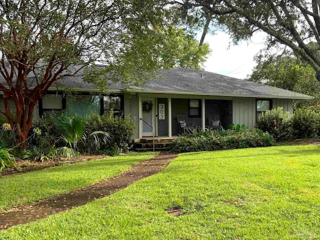 ranch-style home with a front lawn