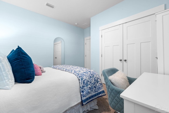 carpeted bedroom featuring a closet