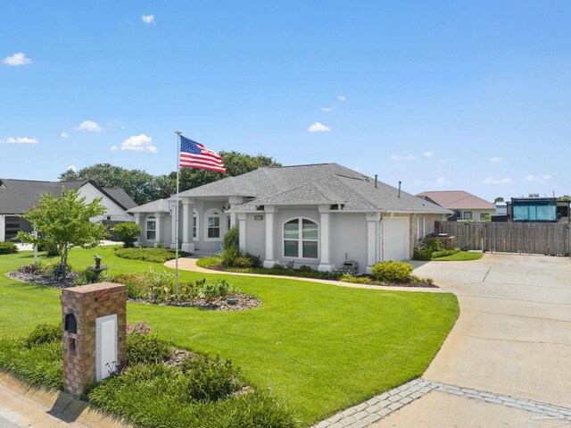 view of front of home with a front lawn