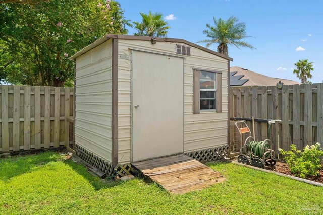 view of outdoor structure featuring a yard