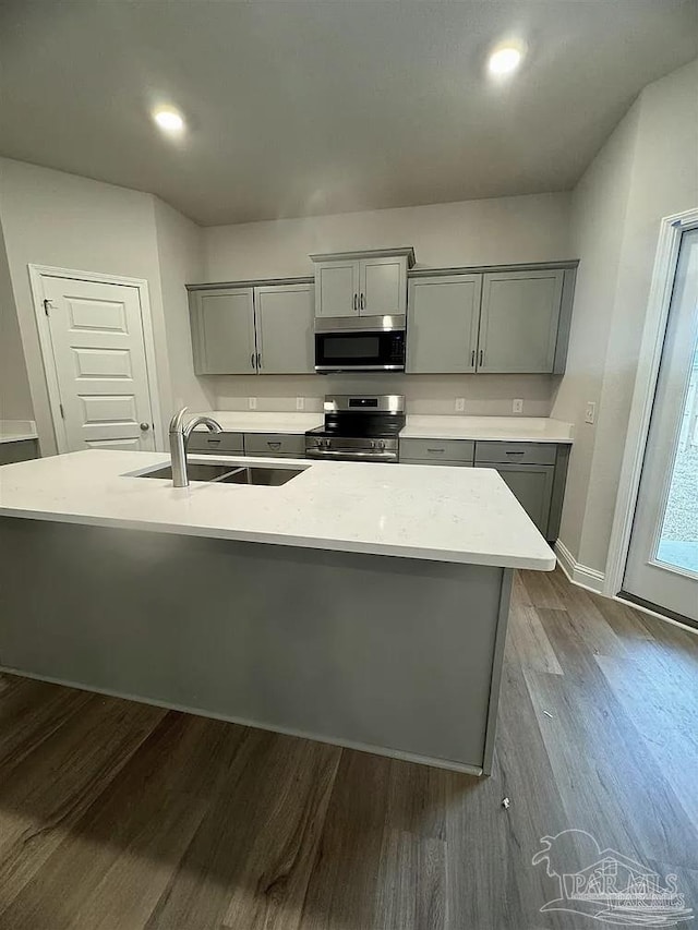 1636 Slate Dr, Cantonment, FL 32533 - kitchen with stainless steel appliances, gray cabinetry, a sink, dark wood-style floors, and recessed lighting