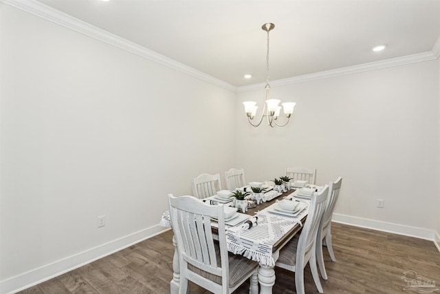 dining space with dark wood-type flooring, crown molding, and a notable chandelier