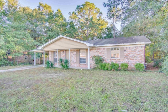 ranch-style house featuring a front lawn and a carport