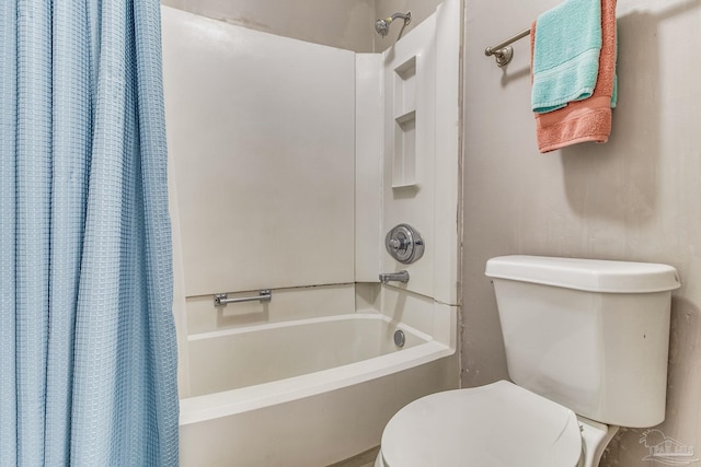 bathroom with shower / bath combo with shower curtain and toilet