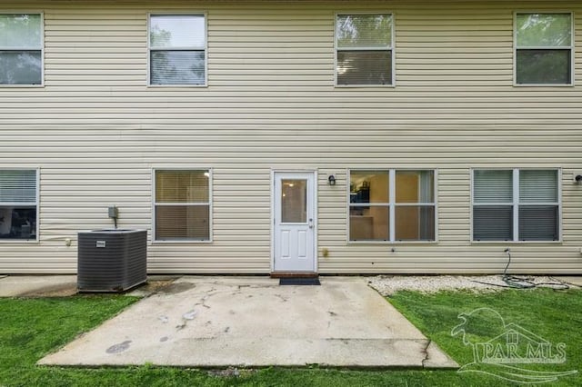 2172 Hadleigh Hills Ct, Navarre, FL 32566 - back of property featuring a patio and a lawn