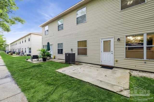 2172 Hadleigh Hills Ct, Navarre, FL 32566 - rear view of property featuring a patio area and a lawn