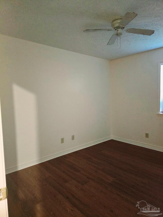 unfurnished room with dark wood-type flooring and ceiling fan