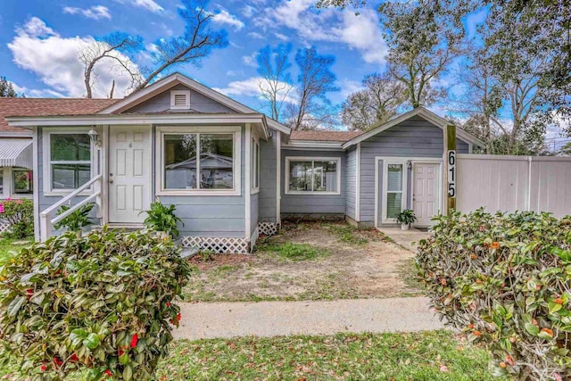 bungalow-style house featuring fence