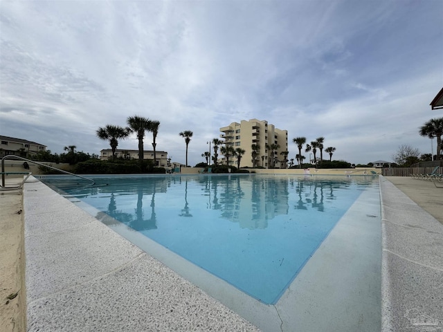 view of swimming pool