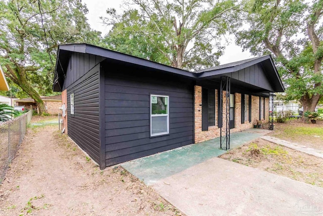 view of front of property featuring a patio