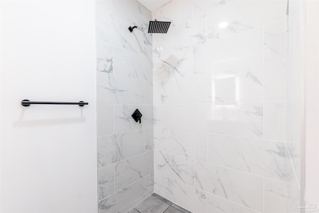 bathroom featuring tiled shower