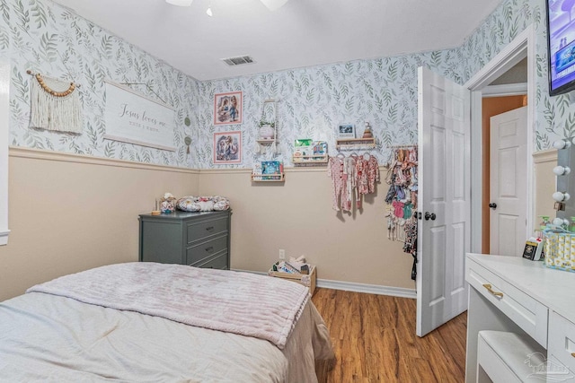 bedroom featuring light hardwood / wood-style flooring and ceiling fan