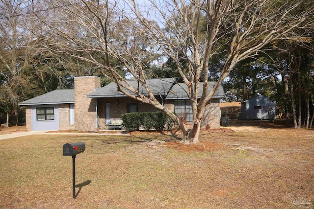 view of front of home with a front lawn