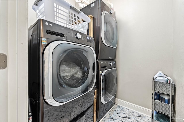 7956 Huntington Creek Ln, Pensacola, FL 32526 - clothes washing area featuring laundry area and baseboards