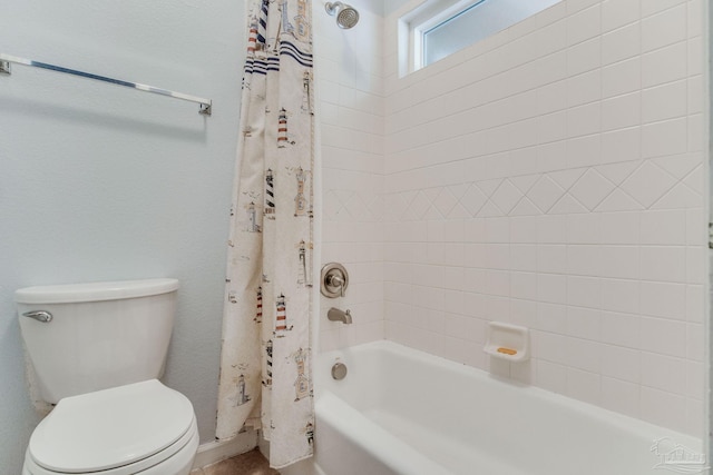 bathroom featuring shower / bath combo with shower curtain and toilet