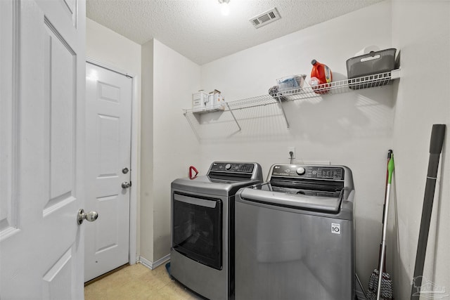 8187 Lode Star Ave, Pensacola, FL 32514 - laundry area with washing machine and clothes dryer and a textured ceiling
