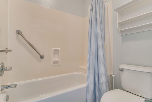 bathroom featuring toilet and shower / bath combo with shower curtain