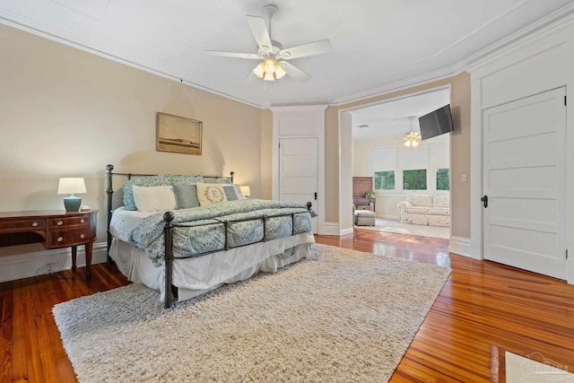 bedroom with ceiling fan, crown molding, and hardwood / wood-style flooring