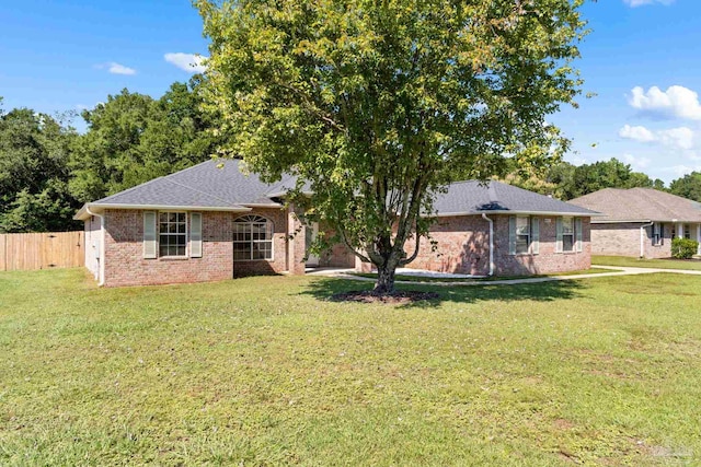 view of front of home featuring a front lawn