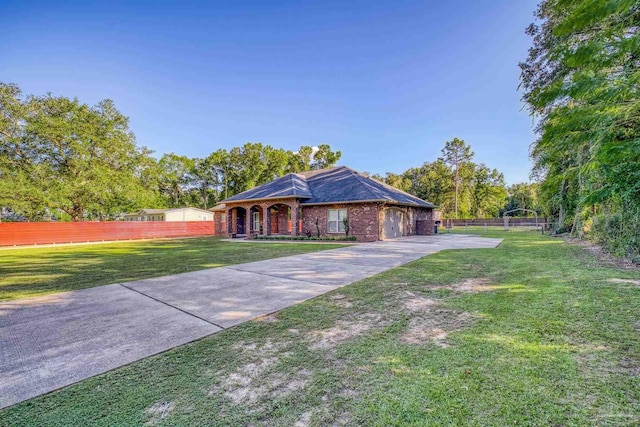 ranch-style house with a front yard