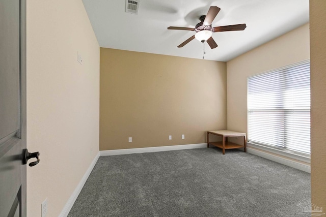 carpeted empty room featuring ceiling fan