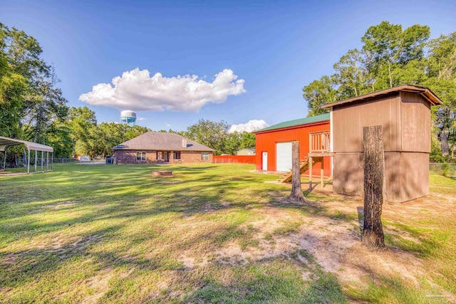 view of yard featuring an outbuilding