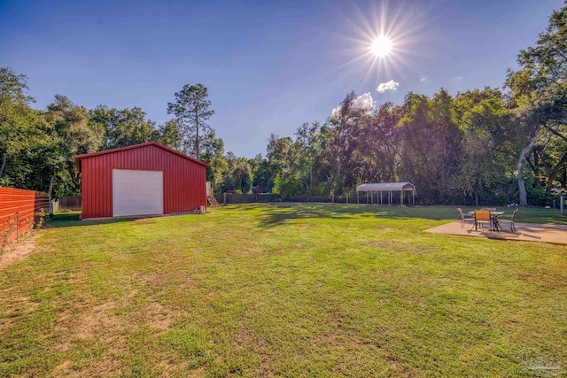 view of yard with an outdoor structure and a garage