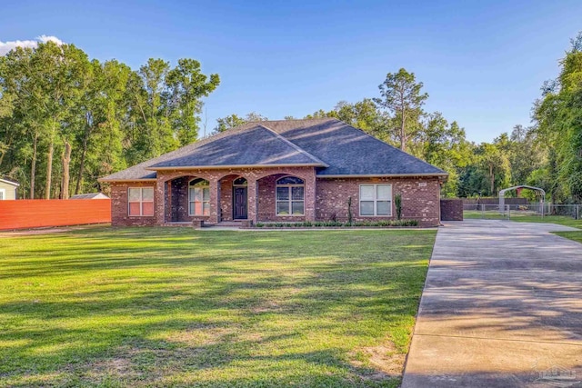 single story home with a front lawn