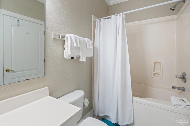 full bathroom featuring vanity, toilet, and shower / bath combo