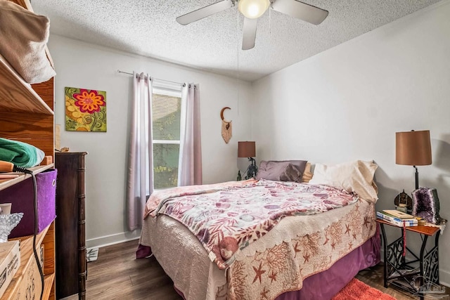 bedroom featuring ceiling fan, a textured ceiling, and dark hardwood / wood-style floors