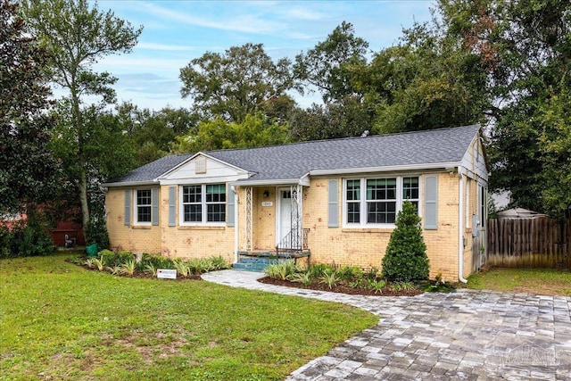 view of front facade with a front yard