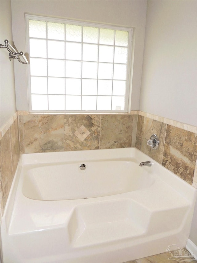 4814 Belvedere Cir, Pace, FL 32571 - full bath featuring a bath