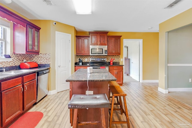 2546 Stormy Cir, Navarre, FL 32566 - kitchen featuring backsplash, stainless steel appliances, visible vents, and a kitchen island