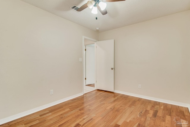 empty room featuring light hardwood / wood-style floors and ceiling fan