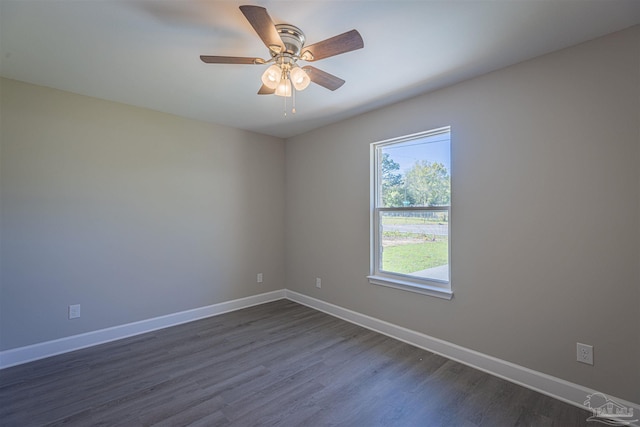 spare room with dark wood-type flooring and ceiling fan